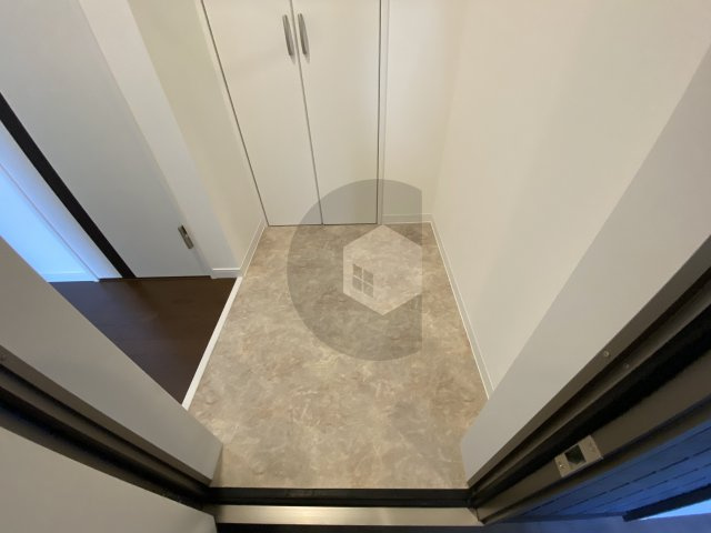 セレニティ荒本 B棟の玄関