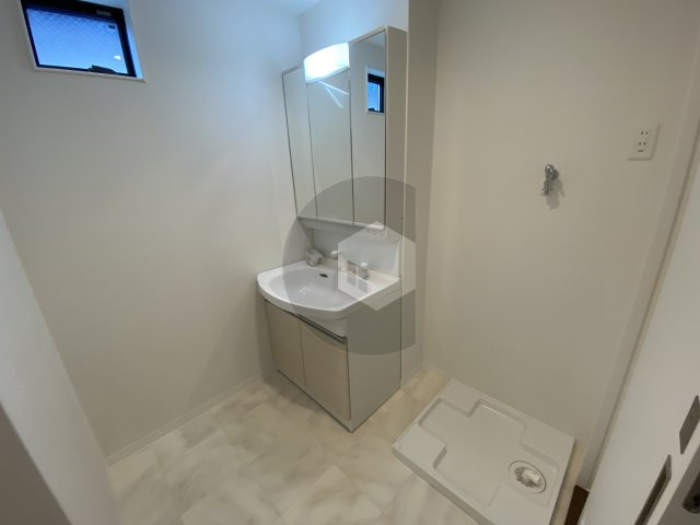 セレニティ荒本 B棟の洗面所