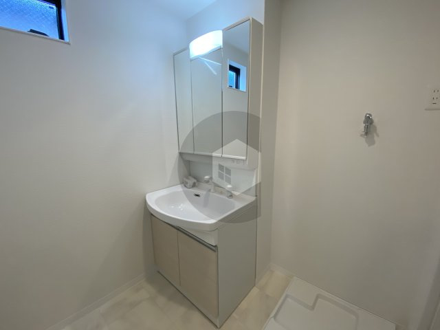 セレニティ荒本 B棟の独立洗面台