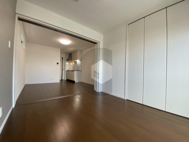 セレニティ荒本 B棟の洋室