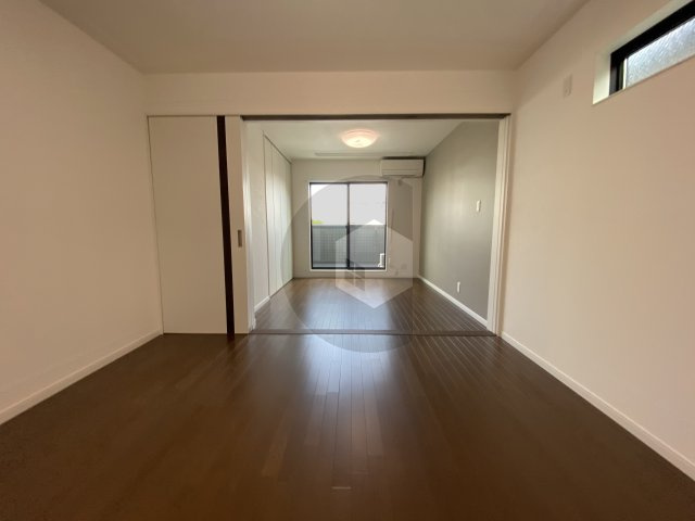 セレニティ荒本 B棟の居間・リビング