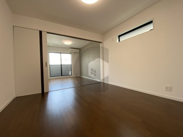 セレニティ荒本 B棟の居間・リビング