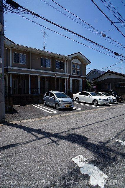 ミルトニアの駐車場