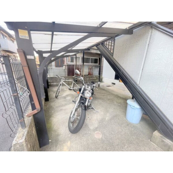 RICO C（リコシー）の駐車場|駐輪場