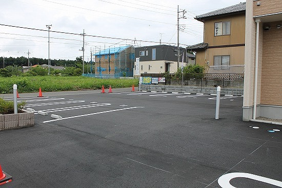 シエルおおつ野 Aの駐車場