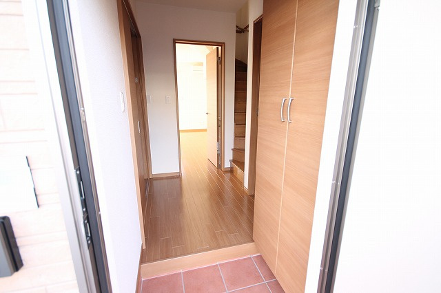 シエルおおつ野 Aの玄関