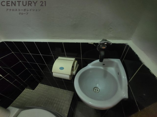 トイレ内に洗面あります。