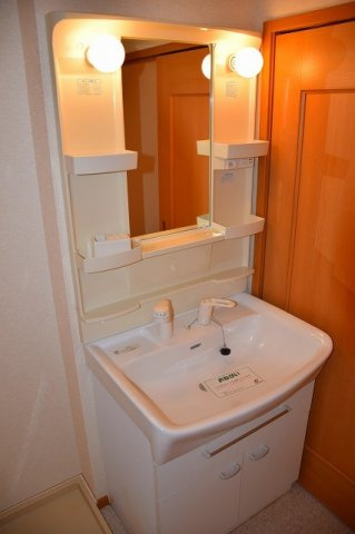 サンルミエ　　刈谷市近郊の賃貸はクラスホームの洗面所|脱衣スペースもあります
