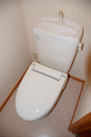 サンルミエ　　刈谷市近郊の賃貸はクラスホームのトイレ|シンプルで使いやすいトイレです