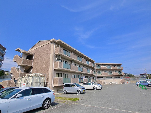 ツインコート帝塚山の駐車場