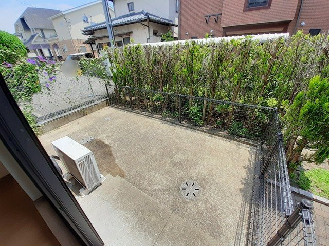 パイングローヴヒルズＢのバルコニー|お洗濯にも便利なバルコニー付き