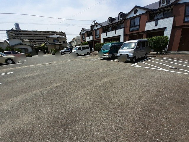 パイングローヴヒルズＢの駐車場|駐車場に車を止められます
