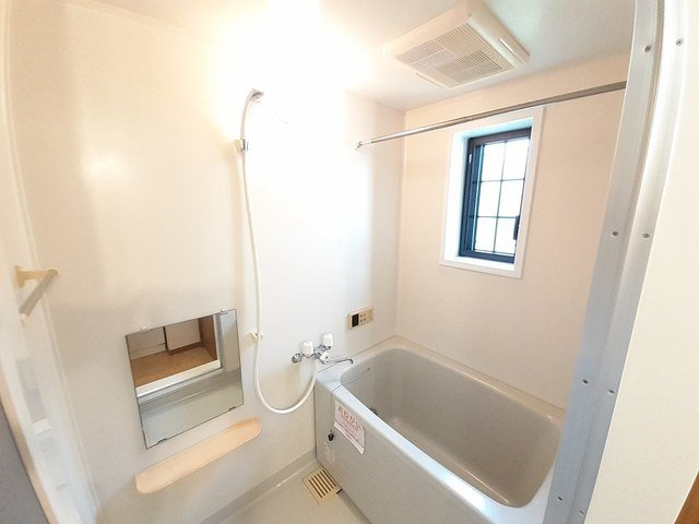 パイングローヴヒルズＢの浴室|コンパクトで使いやすいお風呂です