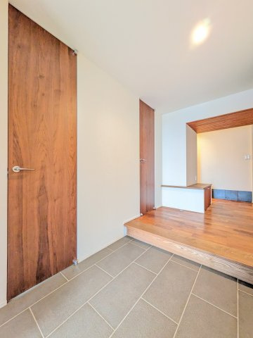 高林南町戸建ての玄関