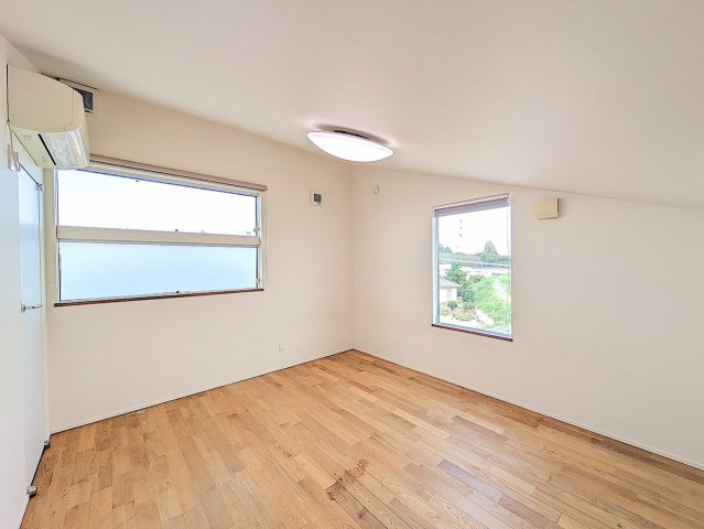 高林南町戸建ての洋室