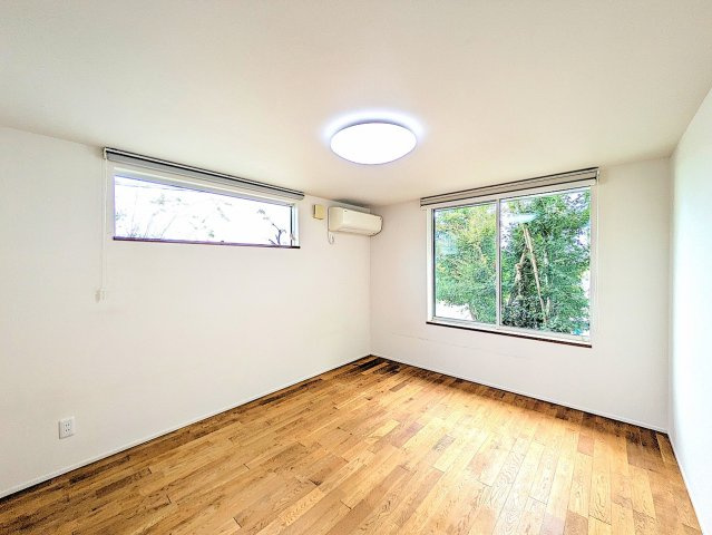 高林南町戸建ての洋室