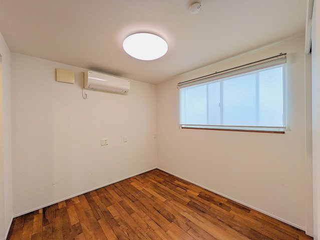 高林南町戸建ての洋室