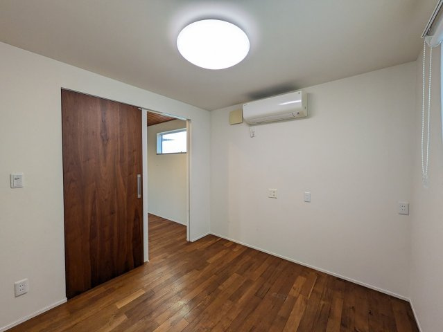 高林南町戸建ての洋室