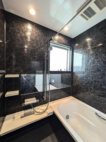 高林南町戸建ての浴室