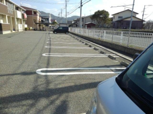 ミルト立花Ⅰの駐車場|駐車場に車を止められます