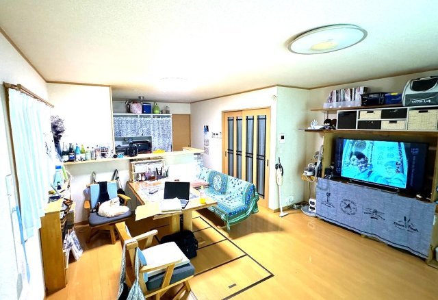 【居間・リビング】 | 上尾市上 中古戸建 | LDK（１階）