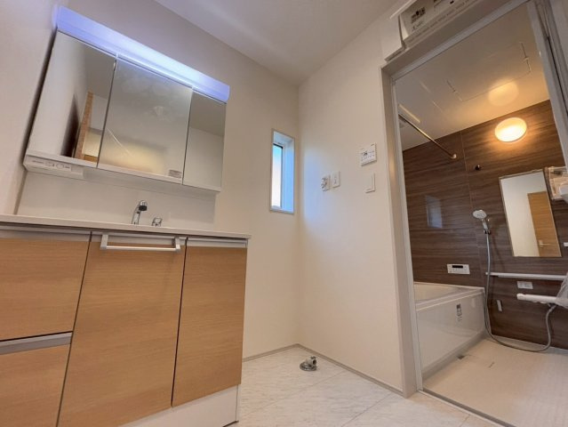 上尾市井戸木1丁目2期　新築戸建　ブルーミング01の脱衣所