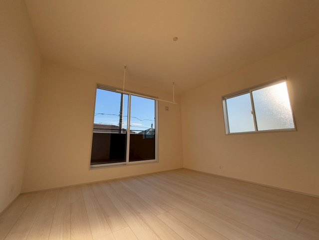 上尾市井戸木1丁目2期　新築戸建　ブルーミング01の洋室