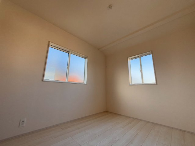 上尾市井戸木1丁目2期　新築戸建　ブルーミング01の洋室