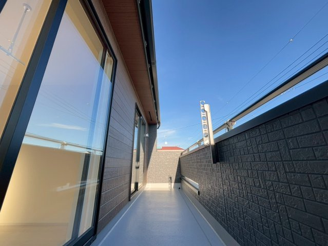 上尾市井戸木1丁目2期　新築戸建　ブルーミング01のバルコニー