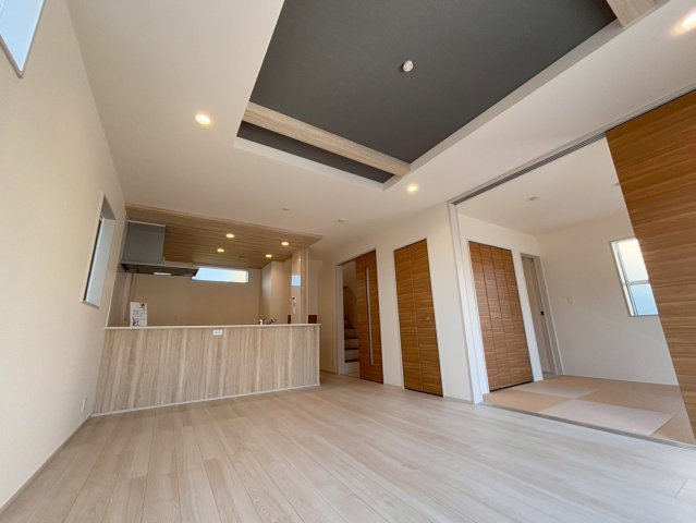 上尾市井戸木1丁目2期　新築戸建　ブルーミング01の居間・リビング