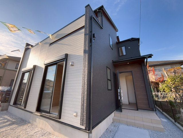 上尾市井戸木1丁目2期　新築戸建　ブルーミング01の前面道路含む現地写真