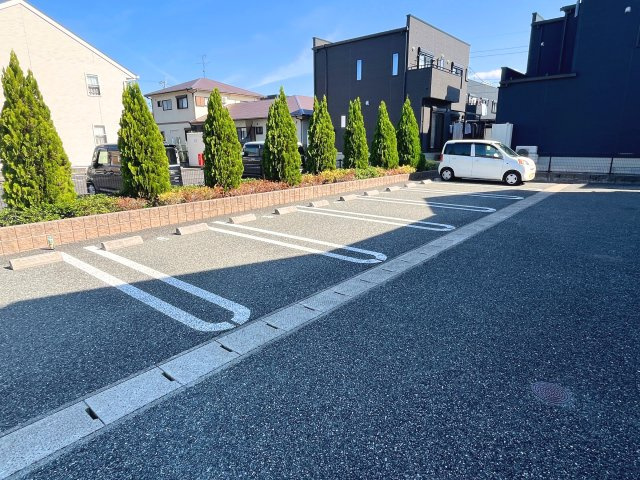 ＮＭＯＮ　Ｅの駐車場