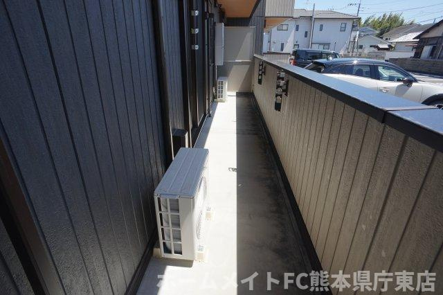 熊本市中央区出水５丁目のアパートのバルコニー
