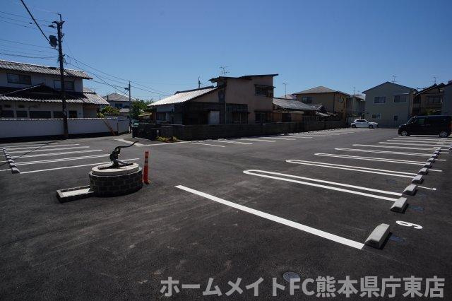 熊本市中央区出水５丁目のアパートの駐車場