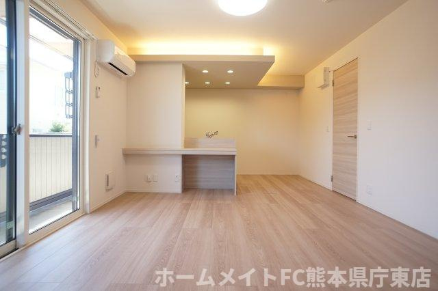 熊本市中央区出水５丁目のアパートの居間・リビング