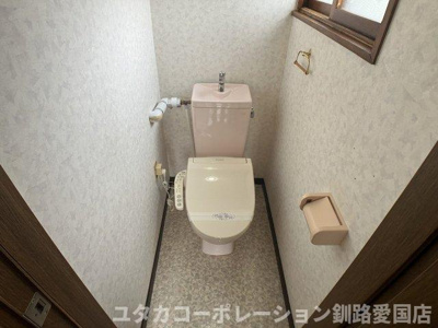 【トイレ】 | 興津2丁目64-396売家 | 窓付なので、空気の入替には最適☆