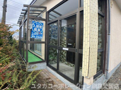 【玄関】 | 興津2丁目64-396売家 | 風除付きなので、おうちの中の寒さも軽減できそう♪