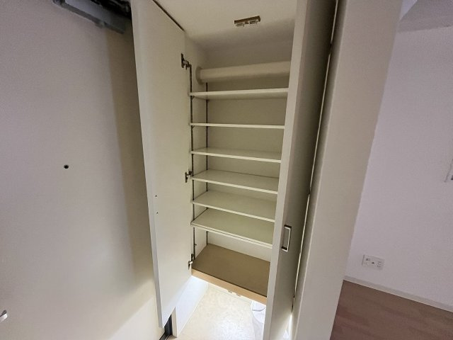 大阪市西区南堀江１丁目の店舗事務所の玄関