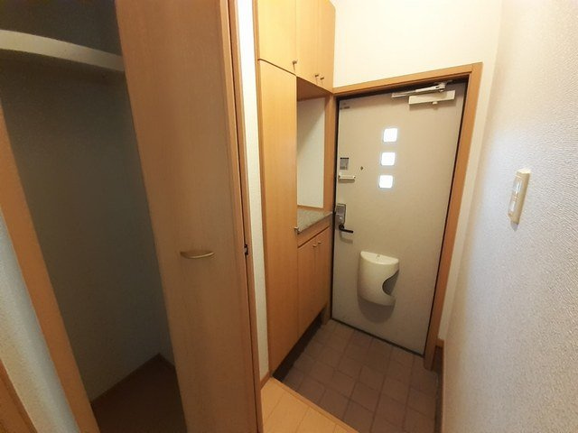グランベアー福津の玄関|収納もある玄関です