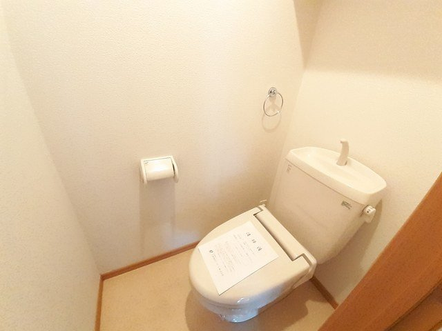 グランベアー福津のトイレ|落ち着いた色調のトイレです