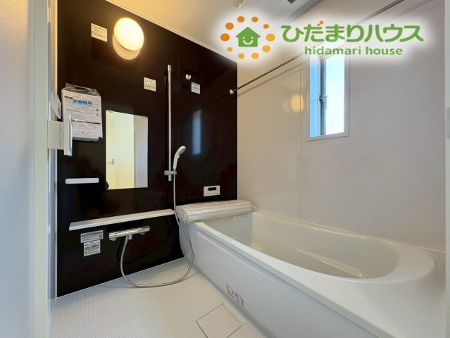 熊谷市江南中央　第3　新築一戸建て　クレイドルガーデン　01の浴室|ゆったりとした浴室で、一日の疲れをゆっくりと癒やしていただけます★
お子様と一緒に並んで湯船に浸かれる、広々とした設計です。