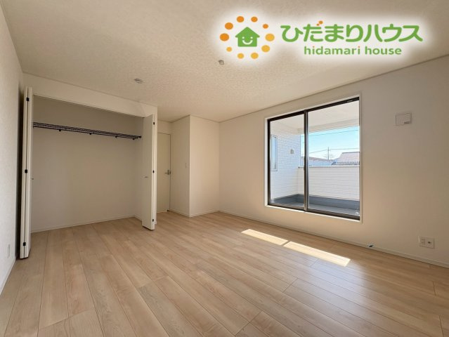 熊谷市江南中央　第3　新築一戸建て　クレイドルガーデン　01の寝室|大容量のクローゼットを完備しており、お洋服がスッキリ収まります◎