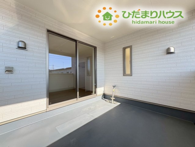 熊谷市江南中央　第3　新築一戸建て　クレイドルガーデン　01のバルコニー|お洗濯物が一度にたくさん干せる、広々バルコニーです！
南向きで日当たりが良く、厚手のシーツや毛布もカラッと乾きます★