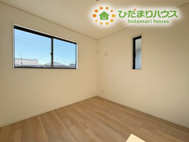 熊谷市江南中央　第3　新築一戸建て　クレイドルガーデン　01の子供部屋|お子様の個室として最適な洋室です。
明るい光が差し込むお部屋は、勉強や趣味の時間も集中して過ごせそうですね♪