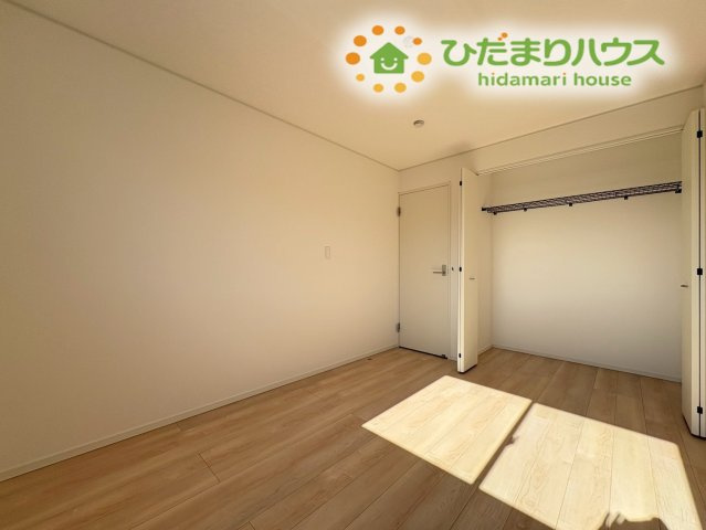 熊谷市江南中央　第3　新築一戸建て　クレイドルガーデン　01の洋室|収納力に優れたクローゼット。
衣類だけでなく、思い出の品や趣味の道具もしっかりと保管いただけます！