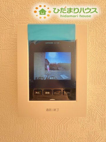 熊谷市江南中央　第3　新築一戸建て　クレイドルガーデン　01のセキュリティ|来客者の顔を確認してから対応できる、安心のモニター付きインターホンです！
お子様の留守番時や、夜間の急な訪問でも相手がわかるので防犯面で心強いですね♪