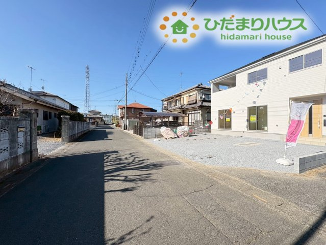 熊谷市江南中央　第3　新築一戸建て　クレイドルガーデン　01の前面道路含む現地写真|前面道路幅6ｍ！
駐車が苦手な方でも安心の広さがあります！