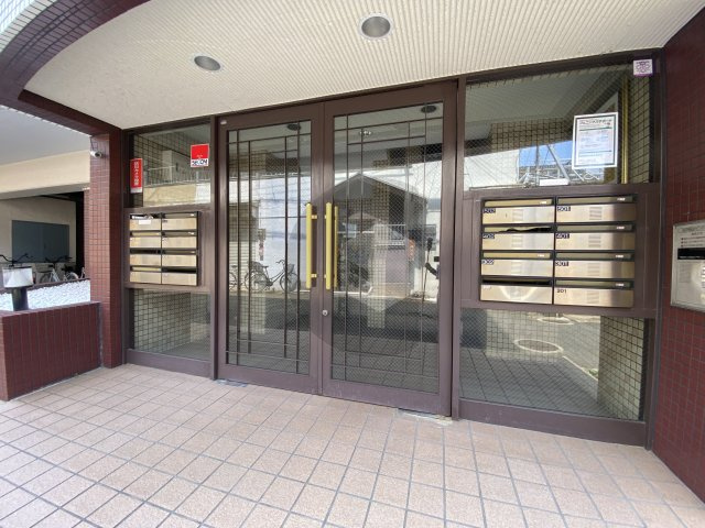 メゾンイサムのエントランス