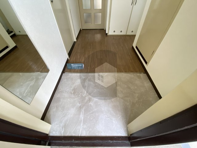 メゾンイサムの玄関