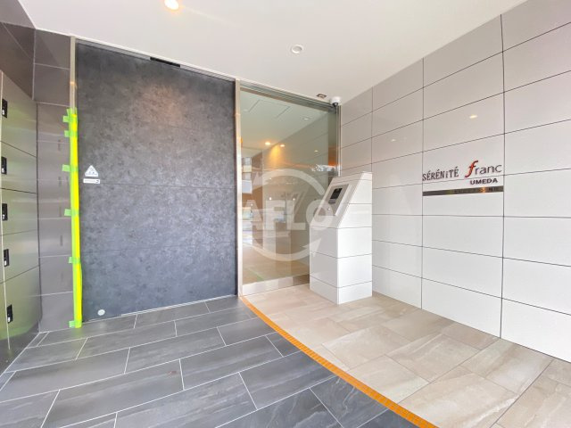 セレニテフラン梅田　西天満小学校のエントランス|セレニテフラン梅田　エントランス